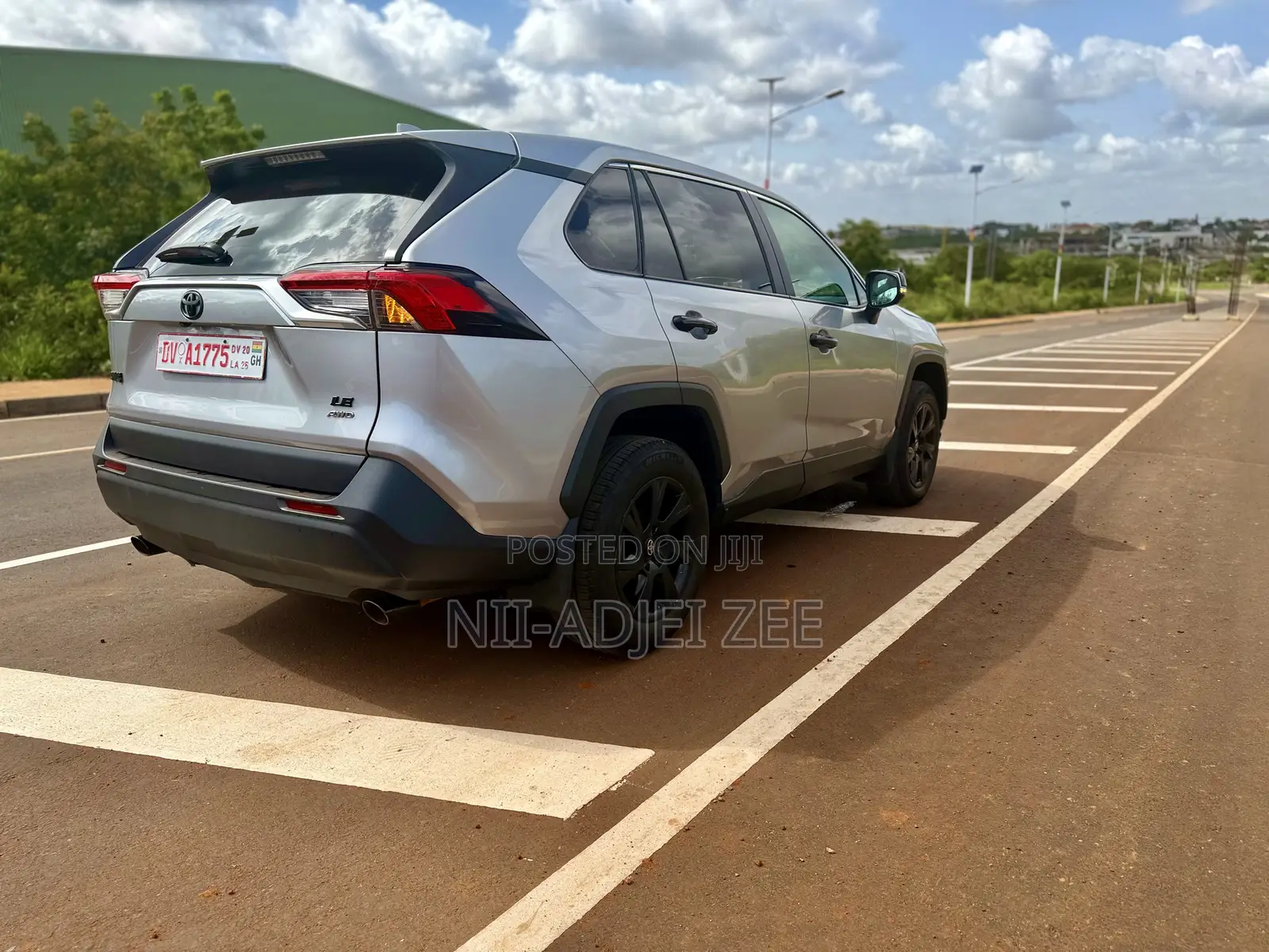 Toyota RAV4 LE AWD 2024 Silver
