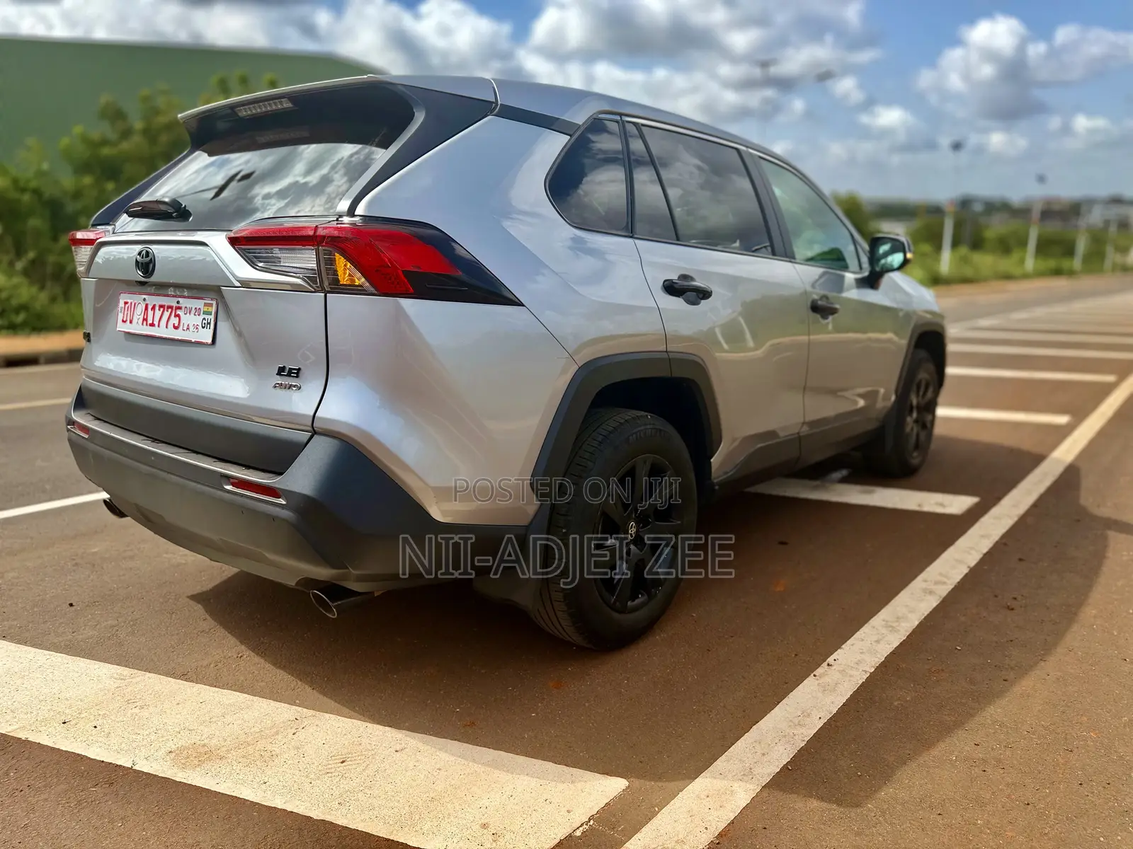 Toyota RAV4 LE AWD 2024 Silver