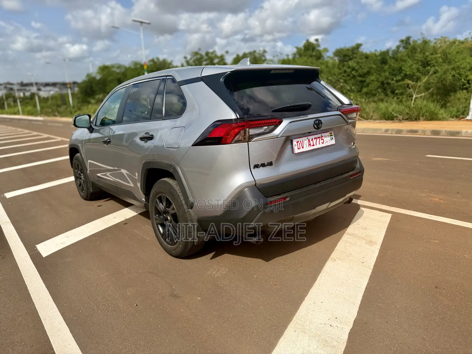 Toyota RAV4 LE AWD 2024 Silver