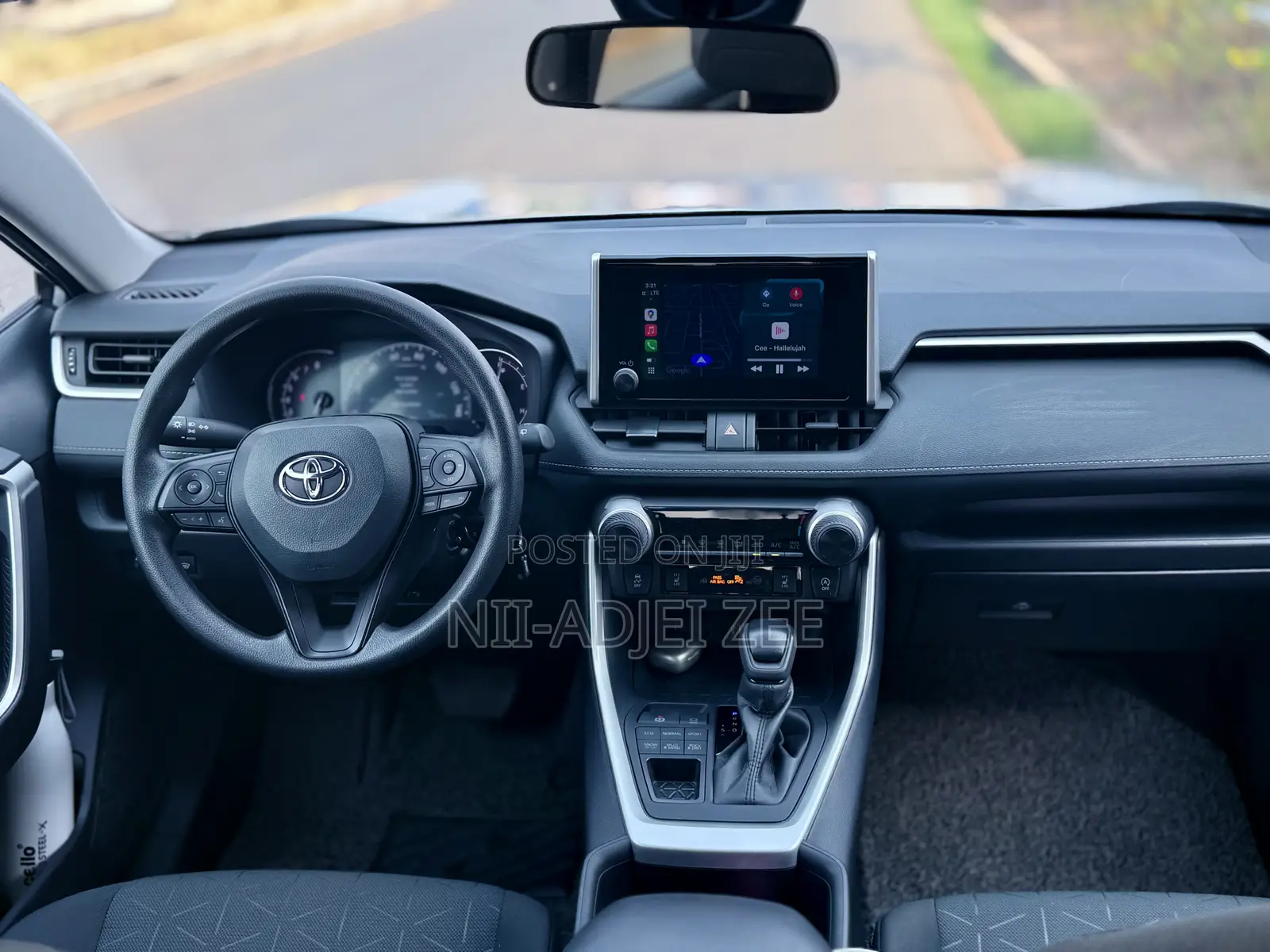 Toyota RAV4 LE AWD 2024 Silver
