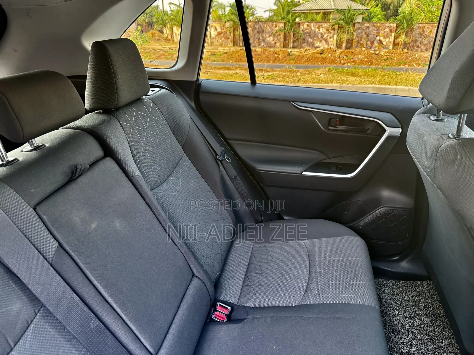Toyota RAV4 LE AWD 2024 Silver
