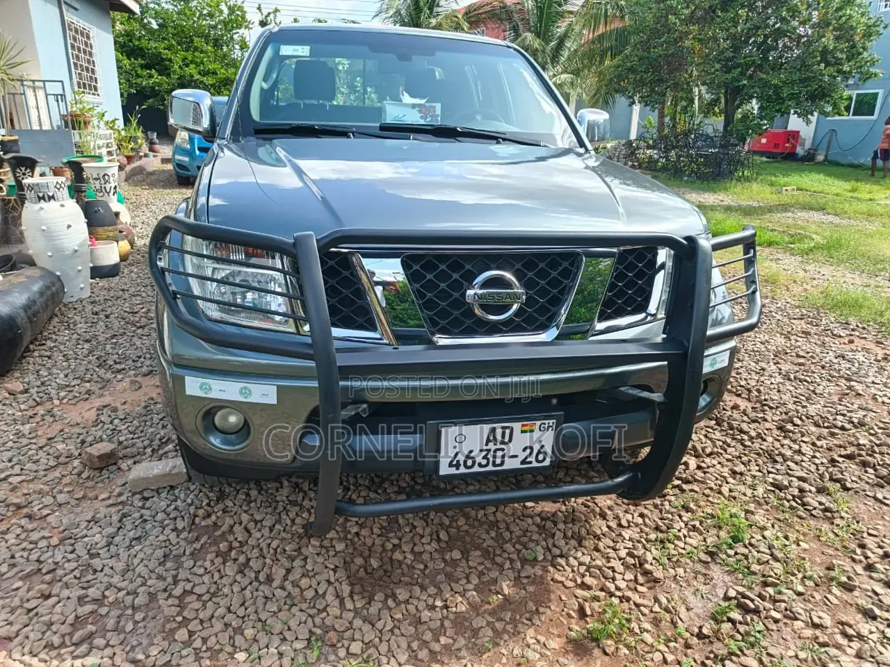 Nissan Navara 2015 Gray