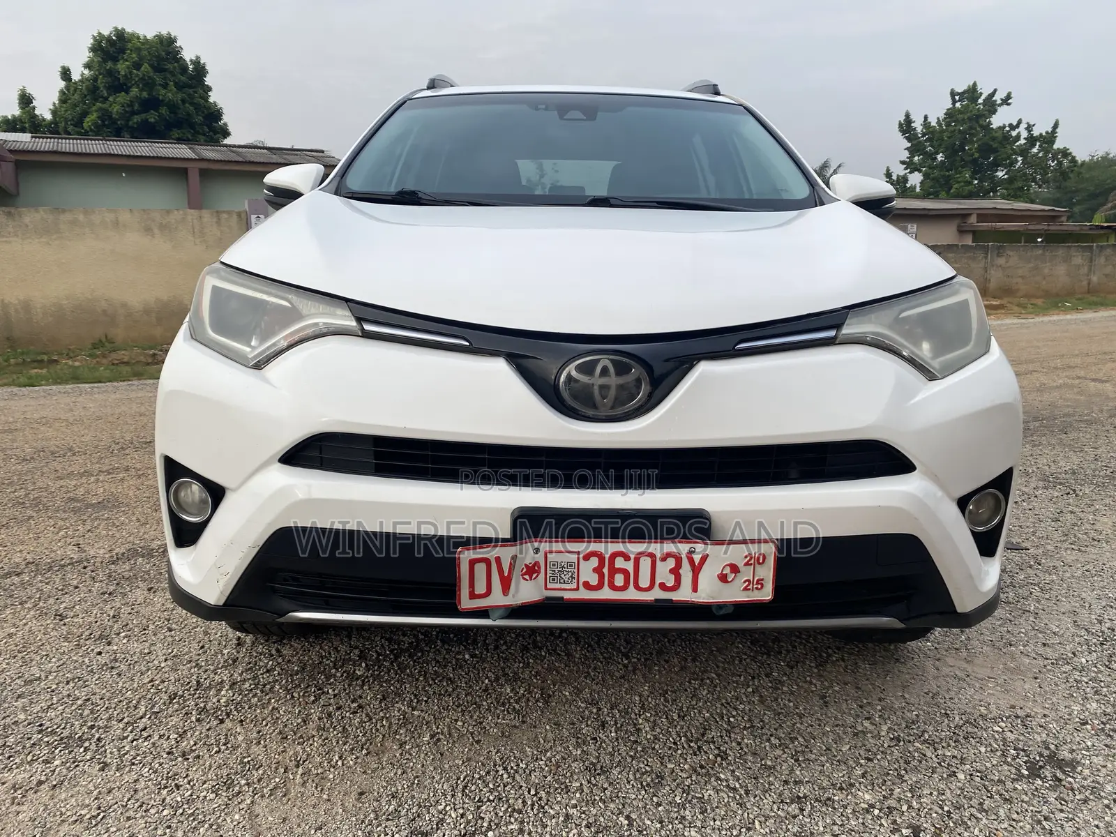 Toyota RAV4 XLE FWD (2.5L 4cyl 6A) 2017 White