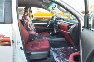 New Toyota Hilux 2025 White