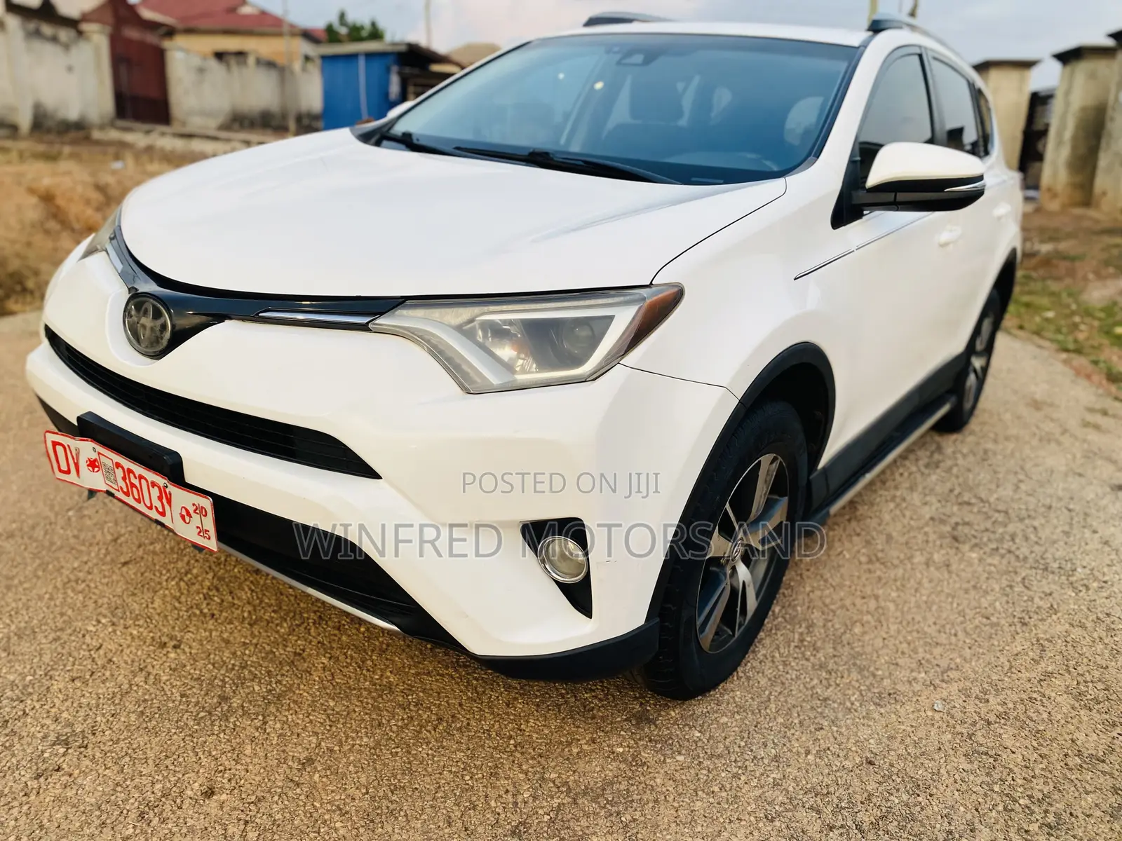 Toyota RAV4 XLE FWD (2.5L 4cyl 6A) 2017 White