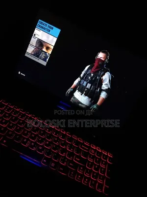 Laptop Lenovo Y50 8GB Intel Core i3 HDD+SSD 256GB
