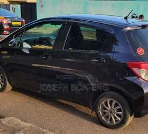 Toyota Vitz 1.3 AWD 5dr 2013 Burgundy