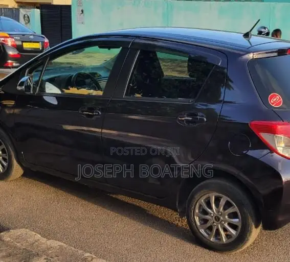 Toyota Vitz 1.3 AWD 5dr 2013 Burgundy