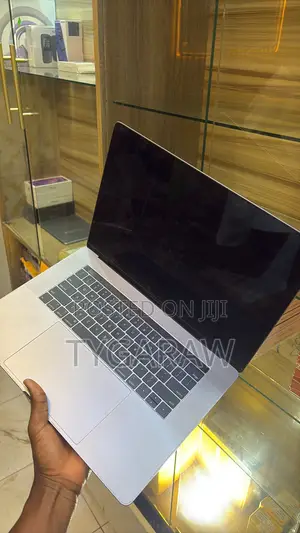 Laptop Apple MacBook Pro 2017 16GB Intel Core i7 SSD 512GB
