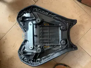 Yamaha R7 Seat