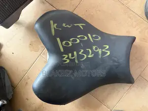 Yamaha R7 Seat