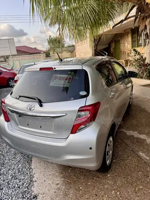 Toyota Vitz 1.3 AWD 5dr 2015 Silver