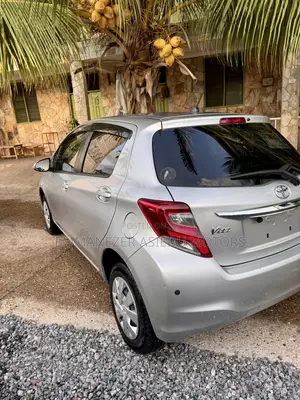 Toyota Vitz 1.3 AWD 5dr 2015 Silver