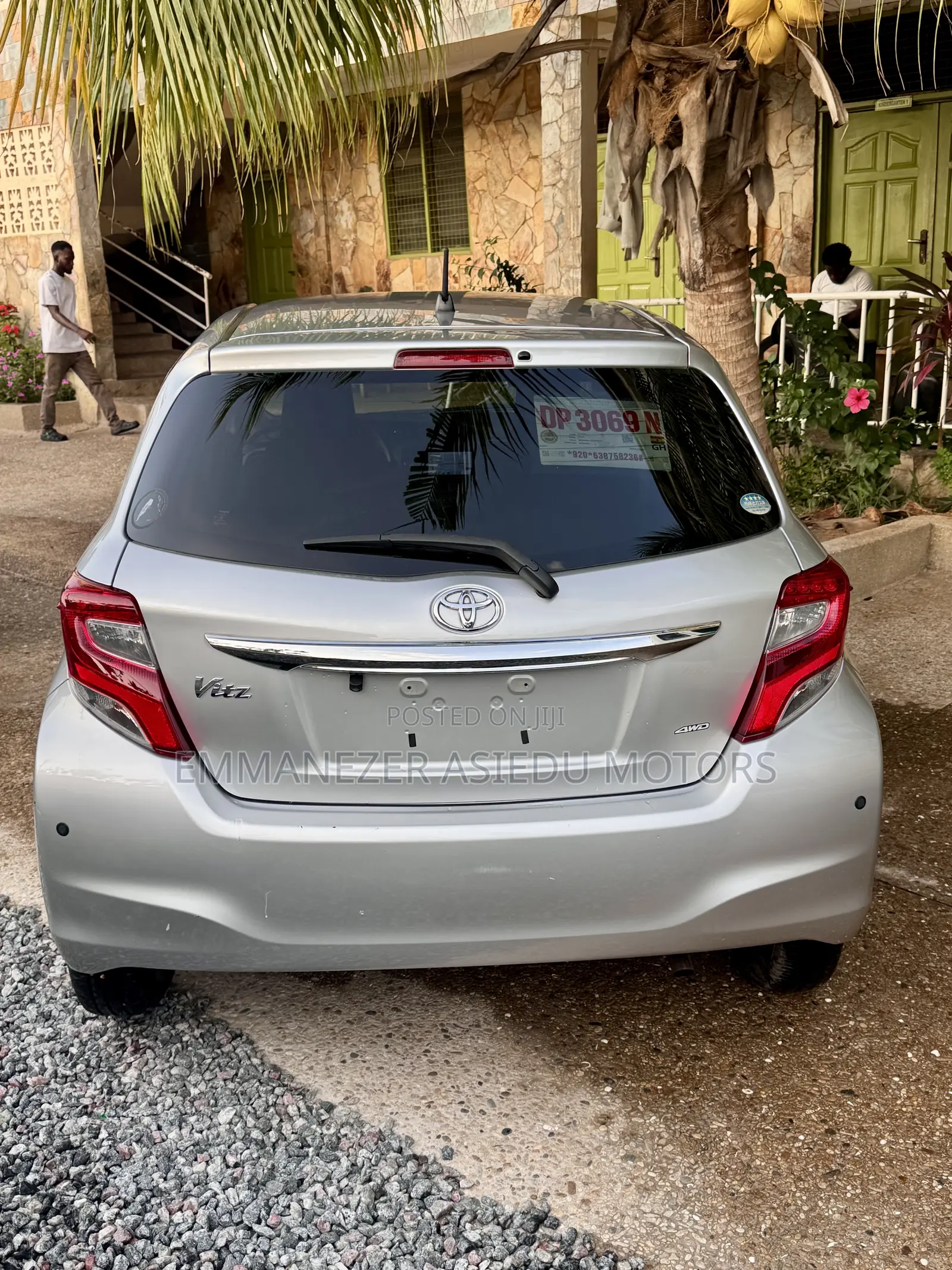 Toyota Vitz 1.3 AWD 5dr 2015 Silver