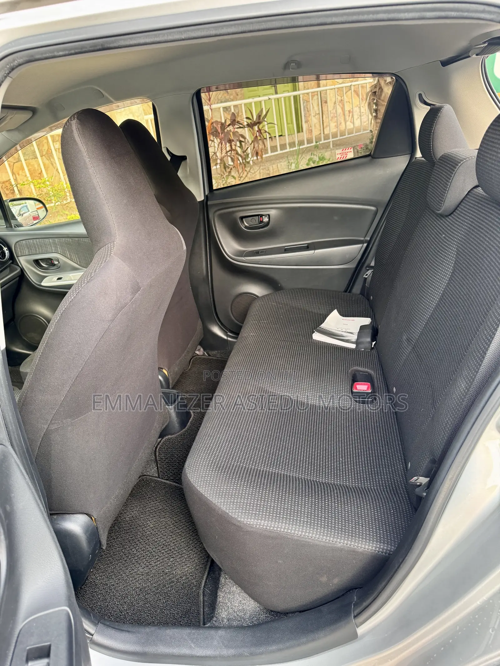 Toyota Vitz 1.3 AWD 5dr 2015 Silver