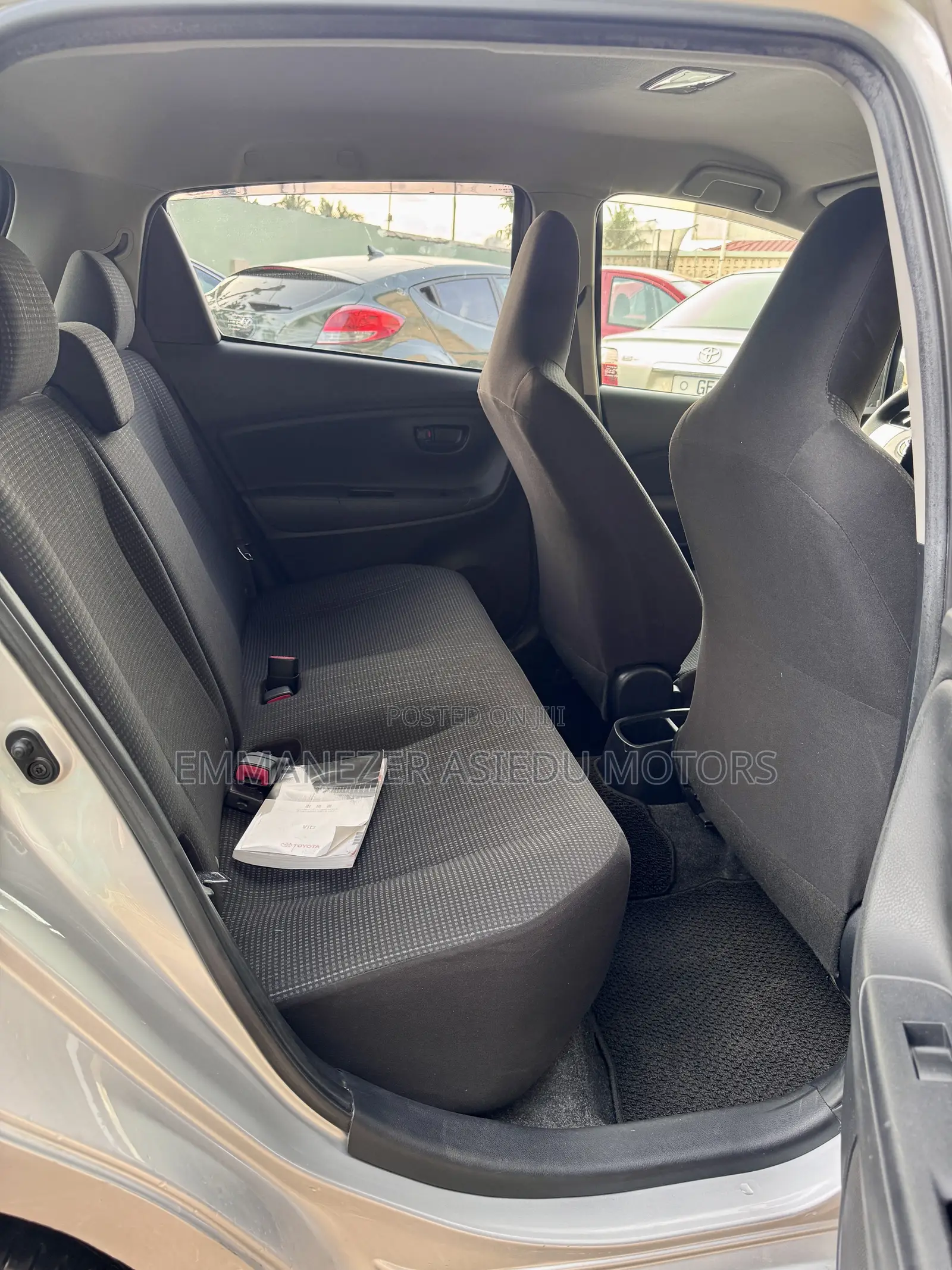 Toyota Vitz 1.3 AWD 5dr 2015 Silver
