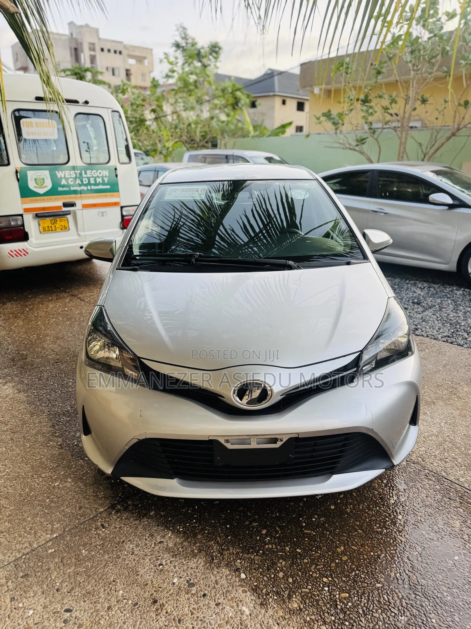 Toyota Vitz 1.3 AWD 5dr 2015 Silver
