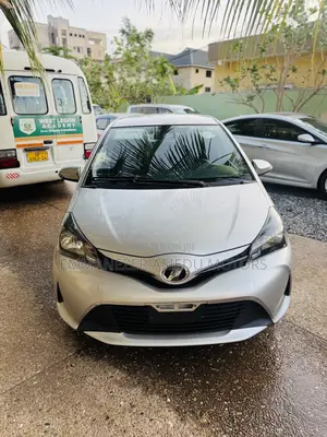 Toyota Vitz 1.3 AWD 5dr 2015 Silver