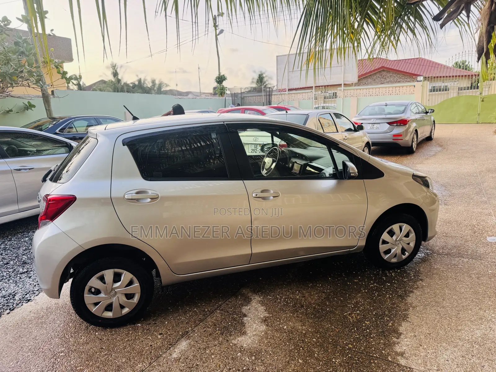 Toyota Vitz 1.3 AWD 5dr 2015 Silver