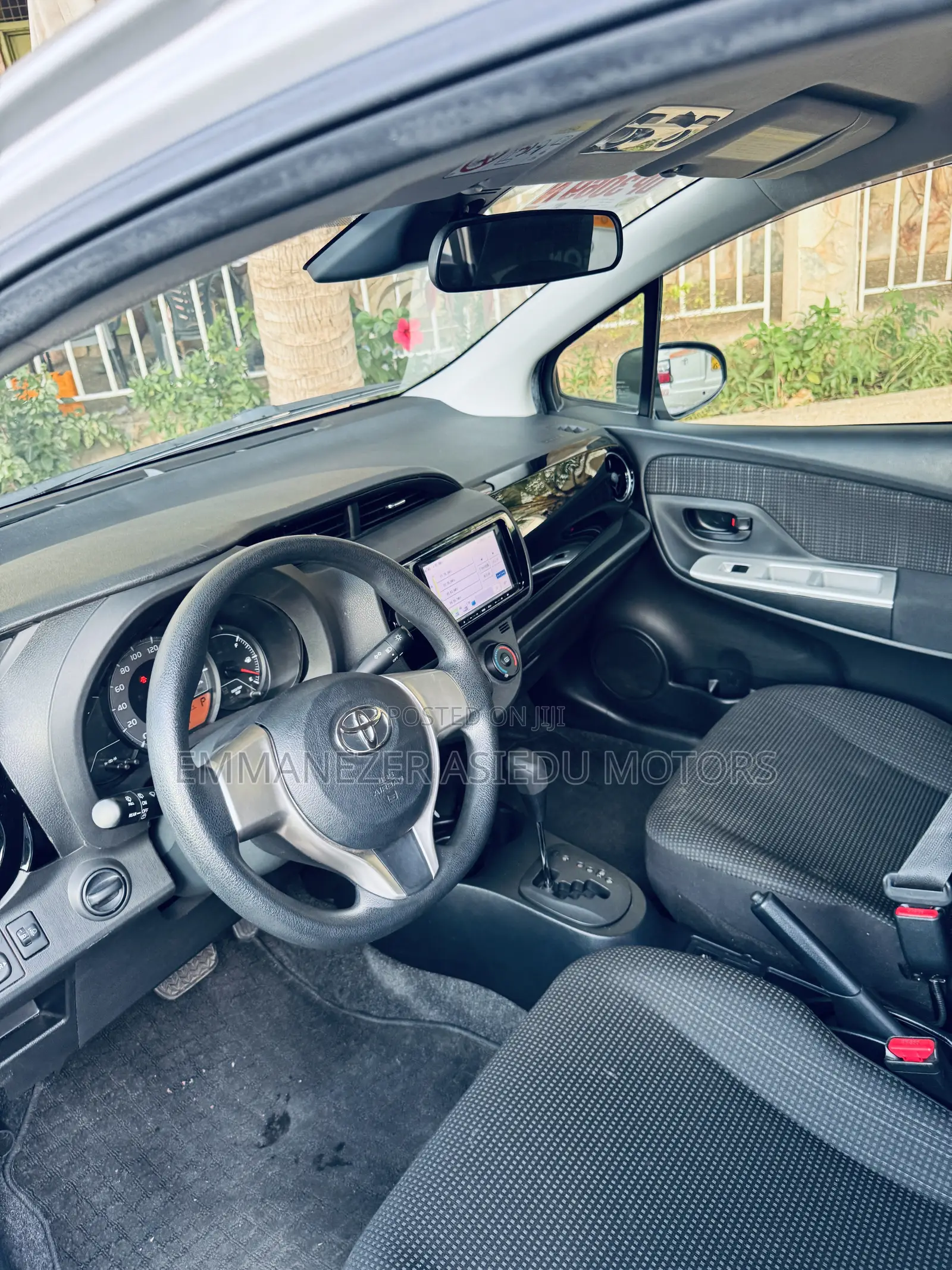 Toyota Vitz 1.3 AWD 5dr 2015 Silver