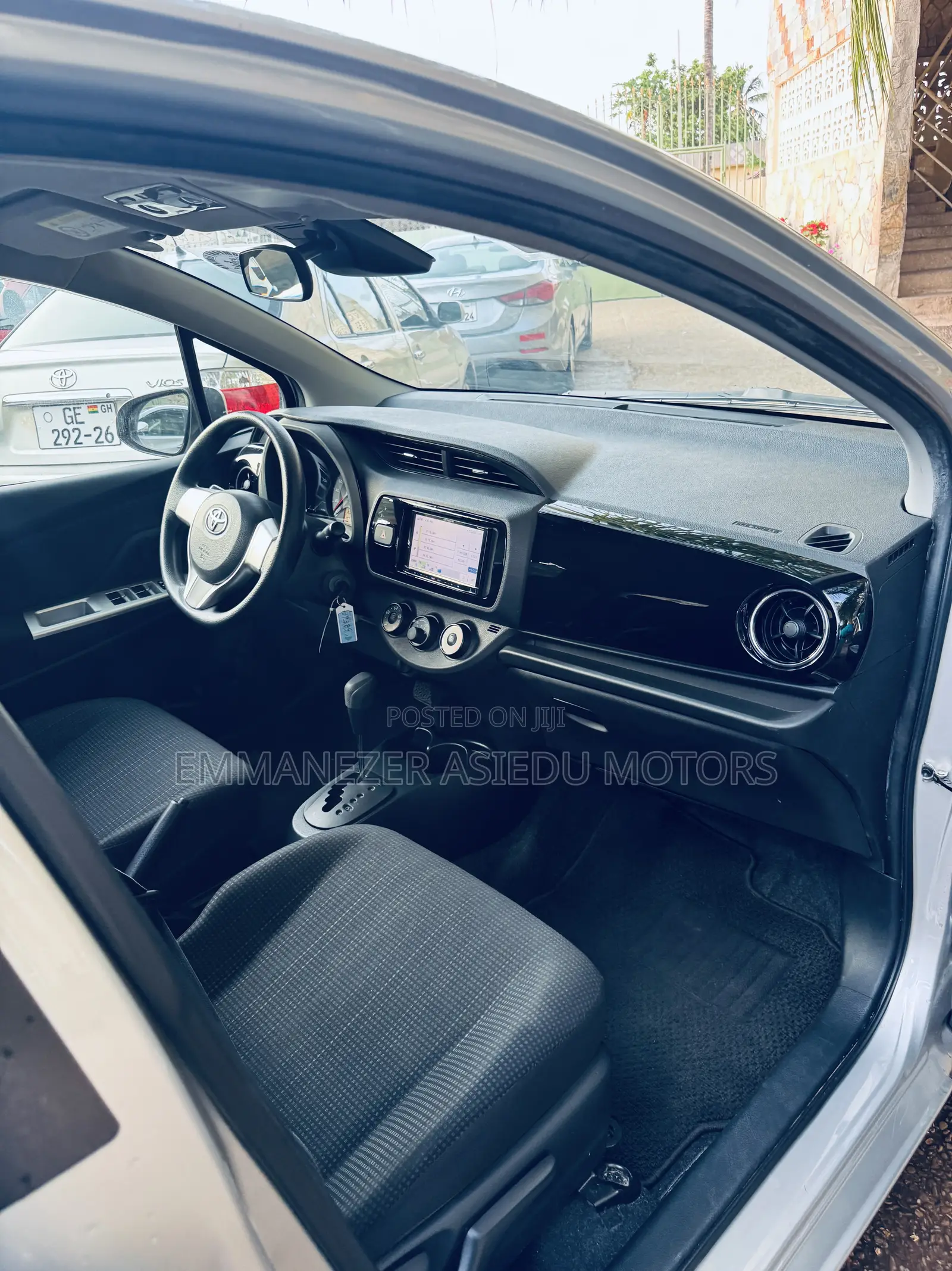 Toyota Vitz 1.3 AWD 5dr 2015 Silver