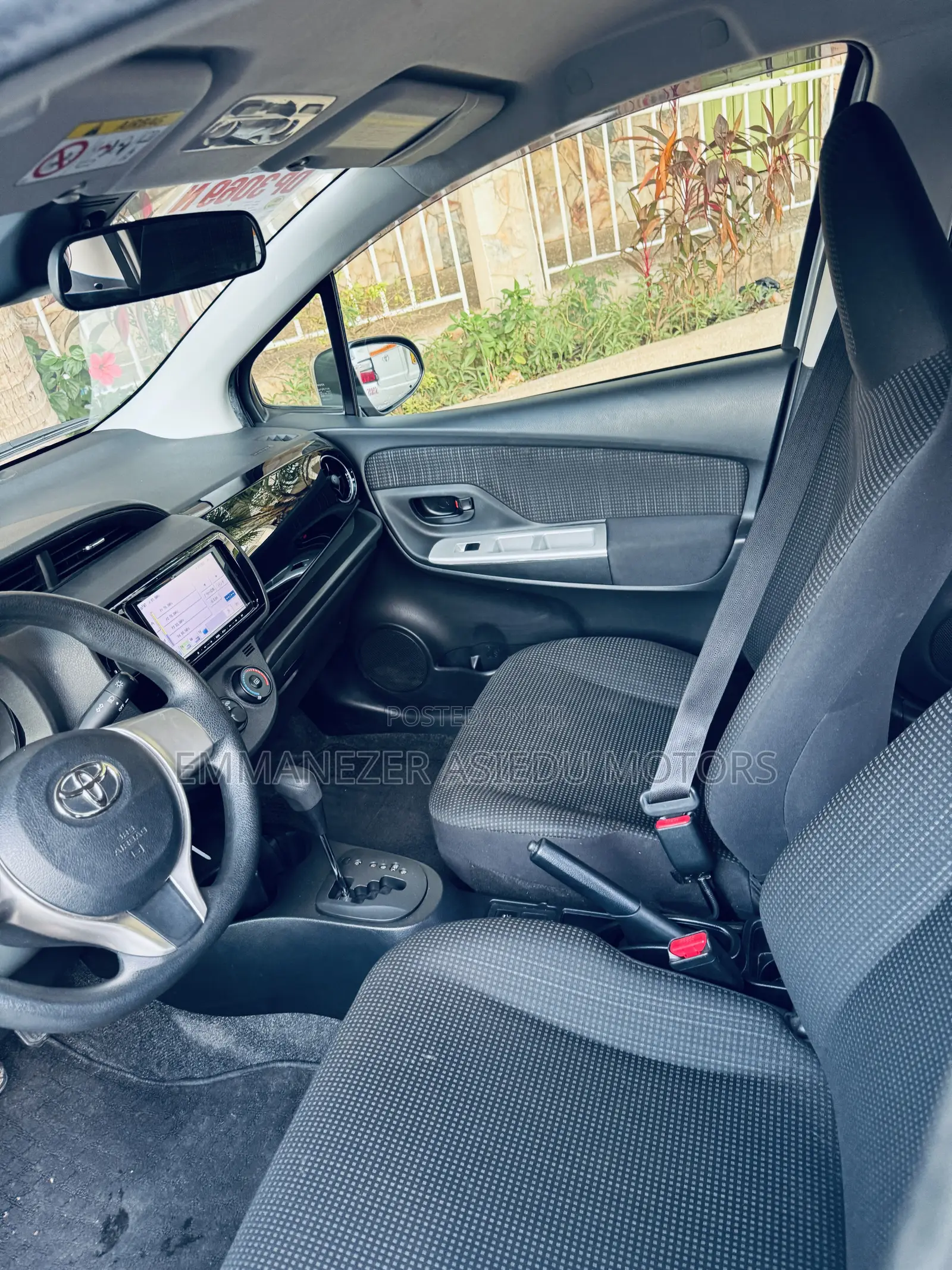 Toyota Vitz 1.3 AWD 5dr 2015 Silver