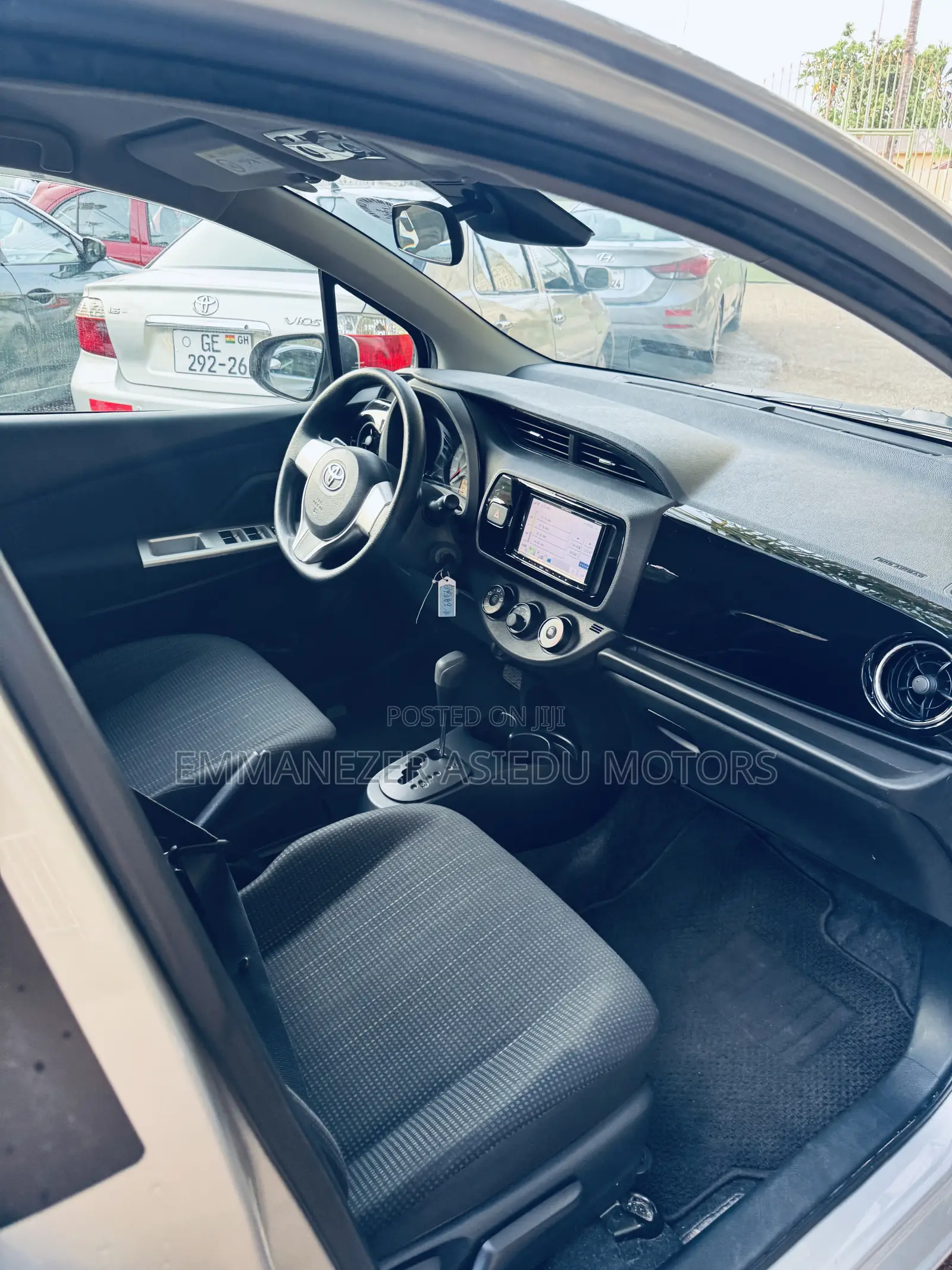 Toyota Vitz 1.3 AWD 5dr 2015 Silver