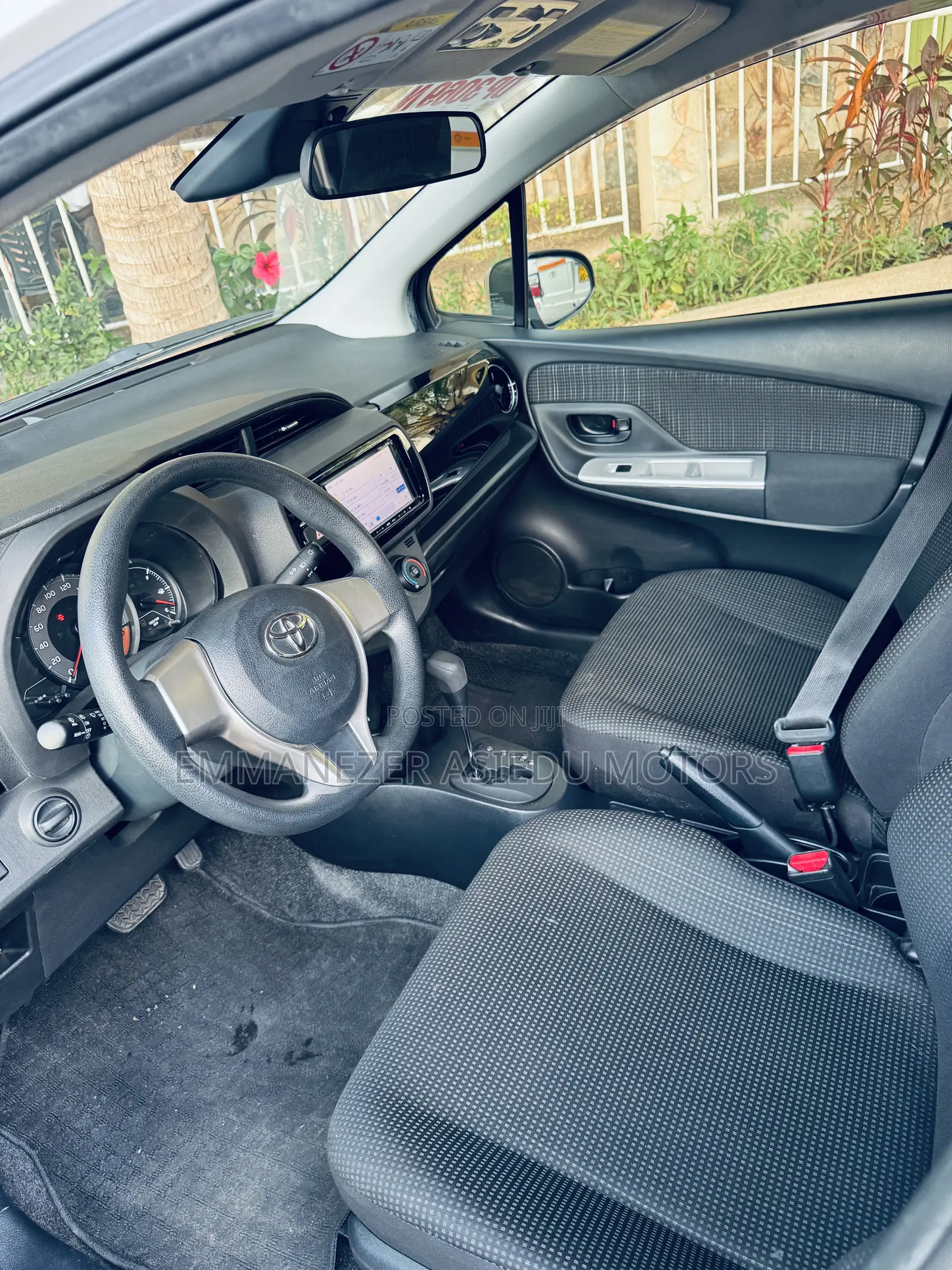 Toyota Vitz 1.3 AWD 5dr 2015 Silver