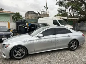 Mercedes-Benz E300 4Matic AWD Sedan (2.0L 4cyl 9A) 2017 Silver