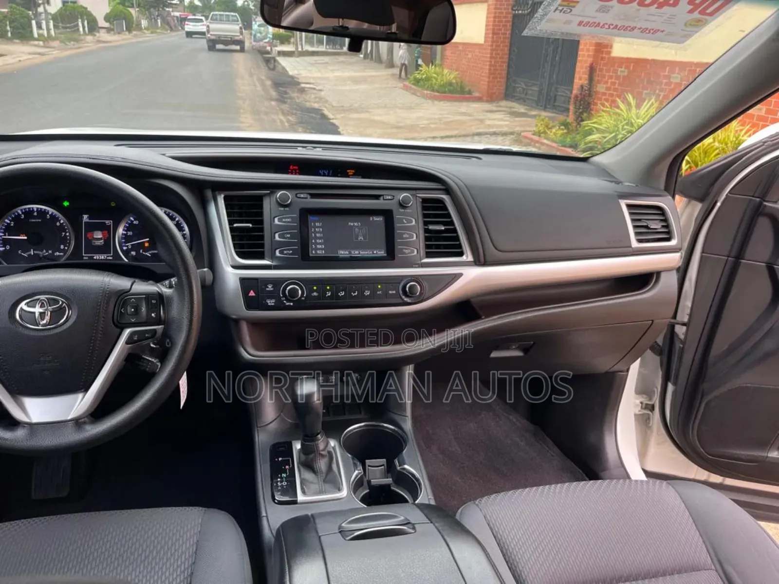 Toyota Highlander LE 4x2 (2.7L 4cyl 6A) 2018 Pearl
