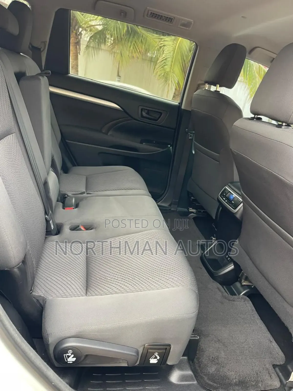 Toyota Highlander LE 4x2 (2.7L 4cyl 6A) 2018 Pearl