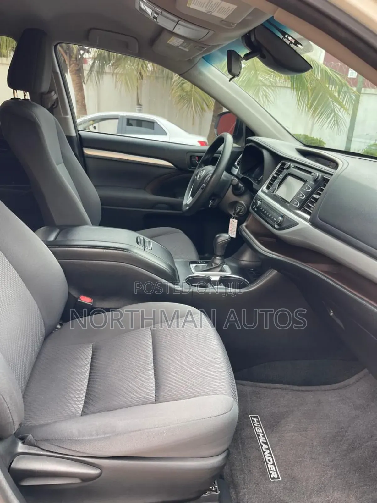 Toyota Highlander LE 4x2 (2.7L 4cyl 6A) 2018 Pearl
