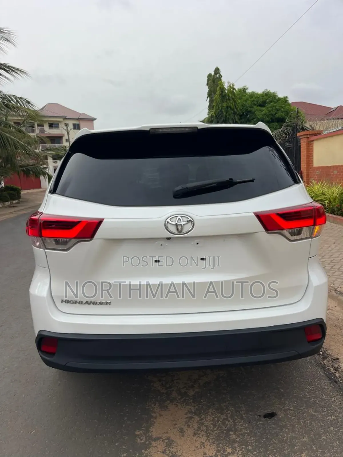 Toyota Highlander LE 4x2 (2.7L 4cyl 6A) 2018 Pearl