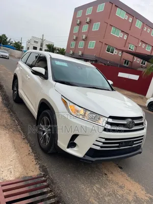 Toyota Highlander LE 4x2 (2.7L 4cyl 6A) 2018 Pearl
