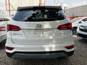 Hyundai Santa Fe SE AWD 2018 White