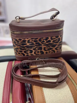 Stylish Box Bag With Long Strap