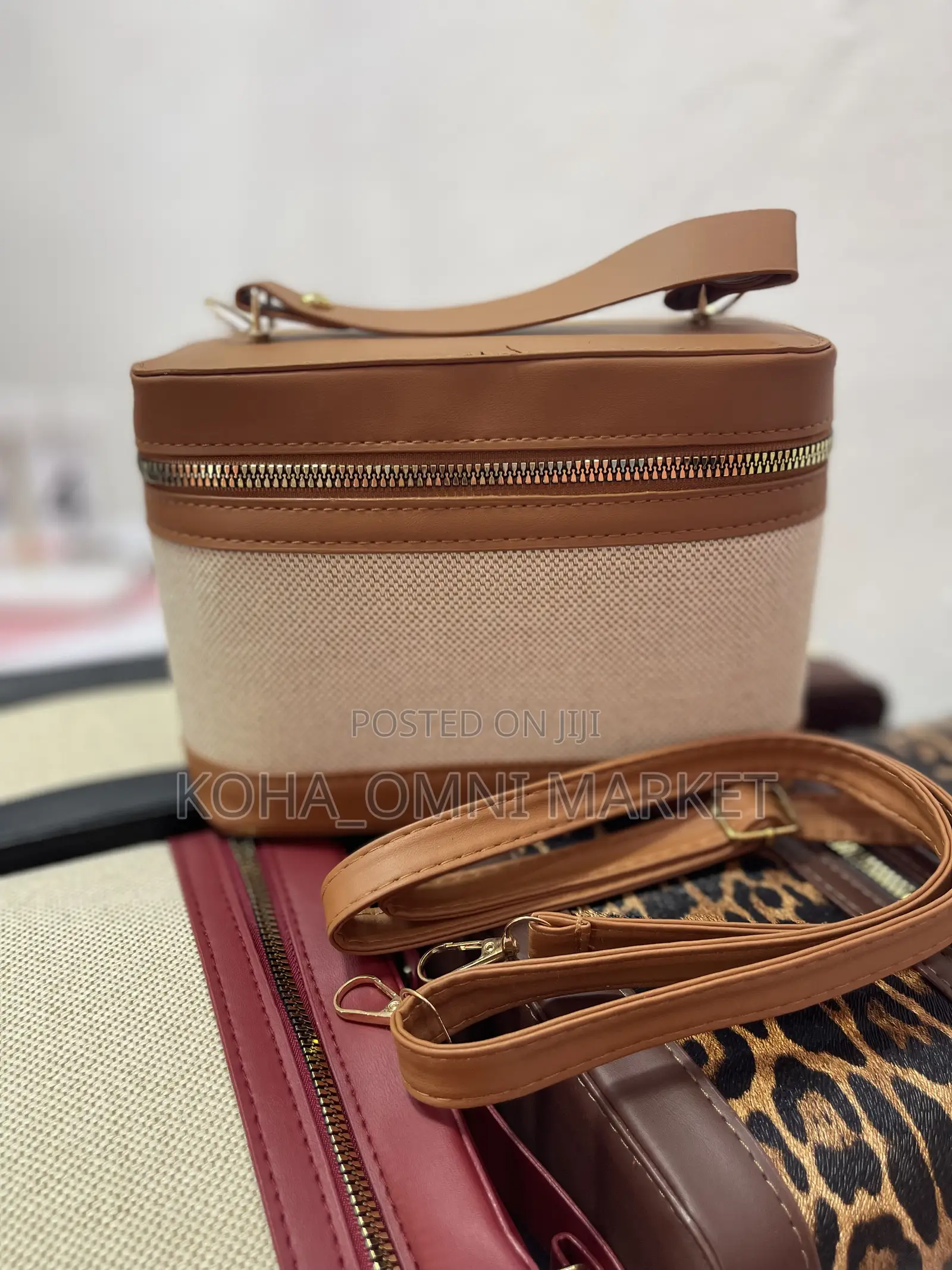 Stylish Box Bag With Long Strap