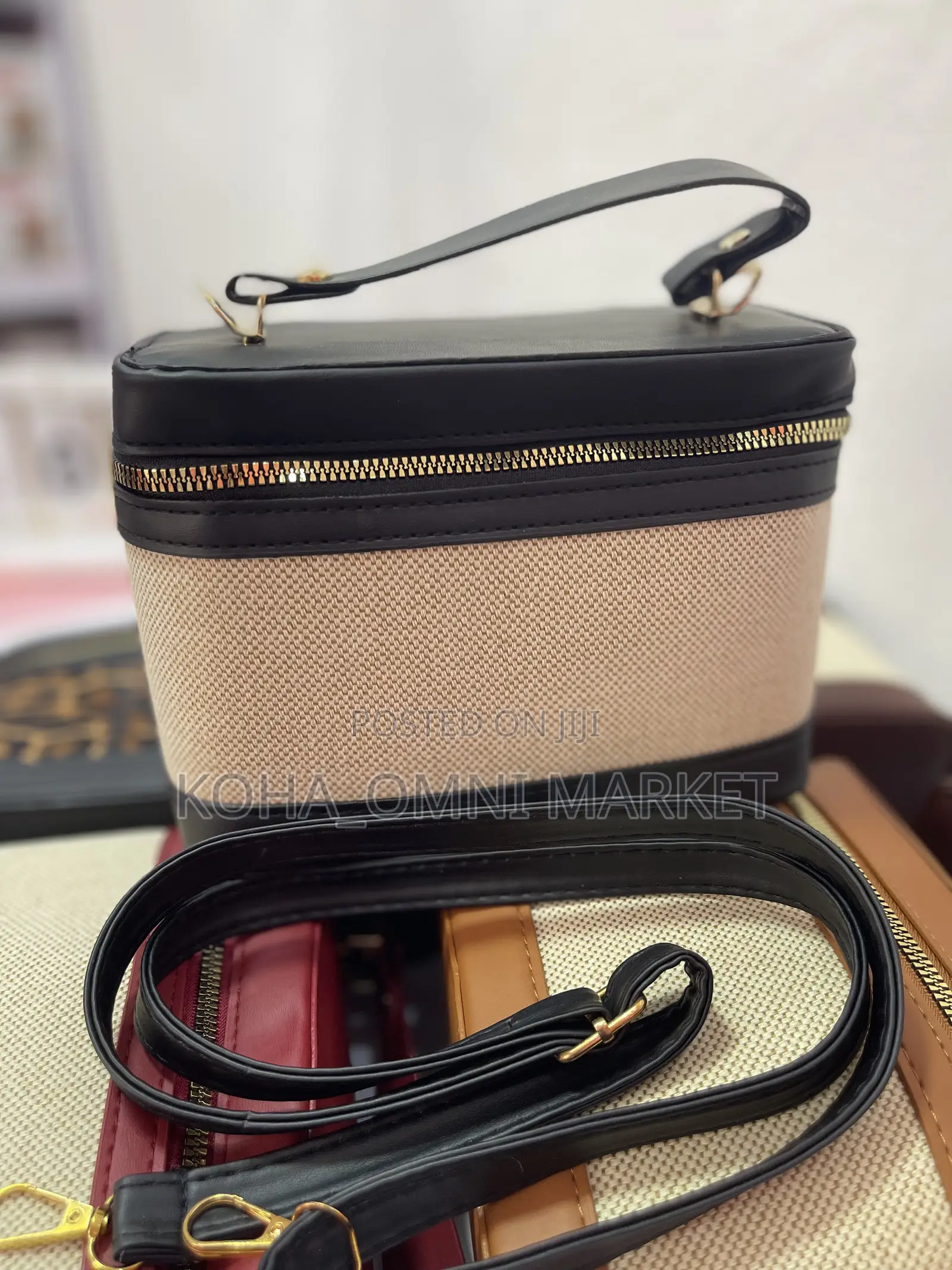 Stylish Box Bag With Long Strap