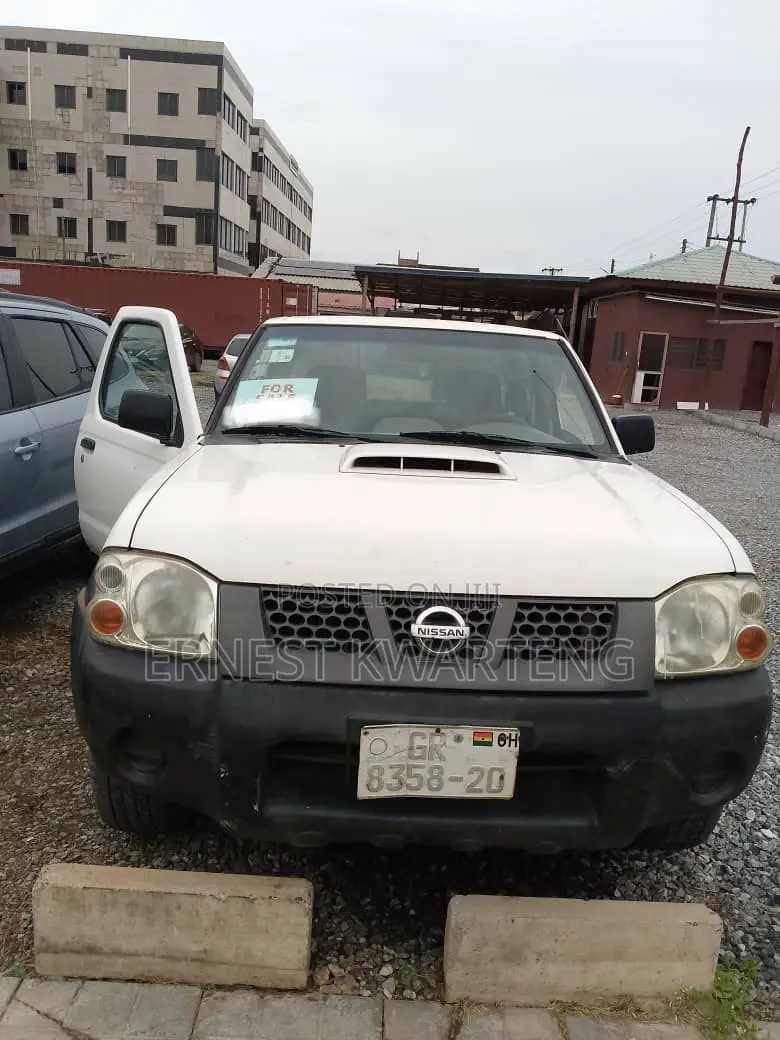 Nissan Hardbody 2018 White