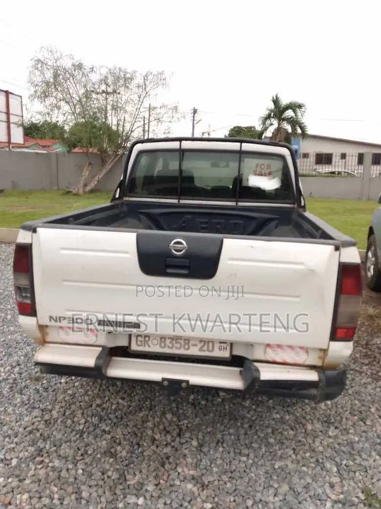 Nissan Hardbody 2018 White
