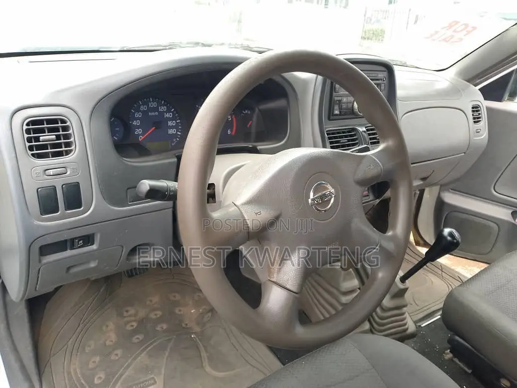 Nissan Hardbody 2018 White