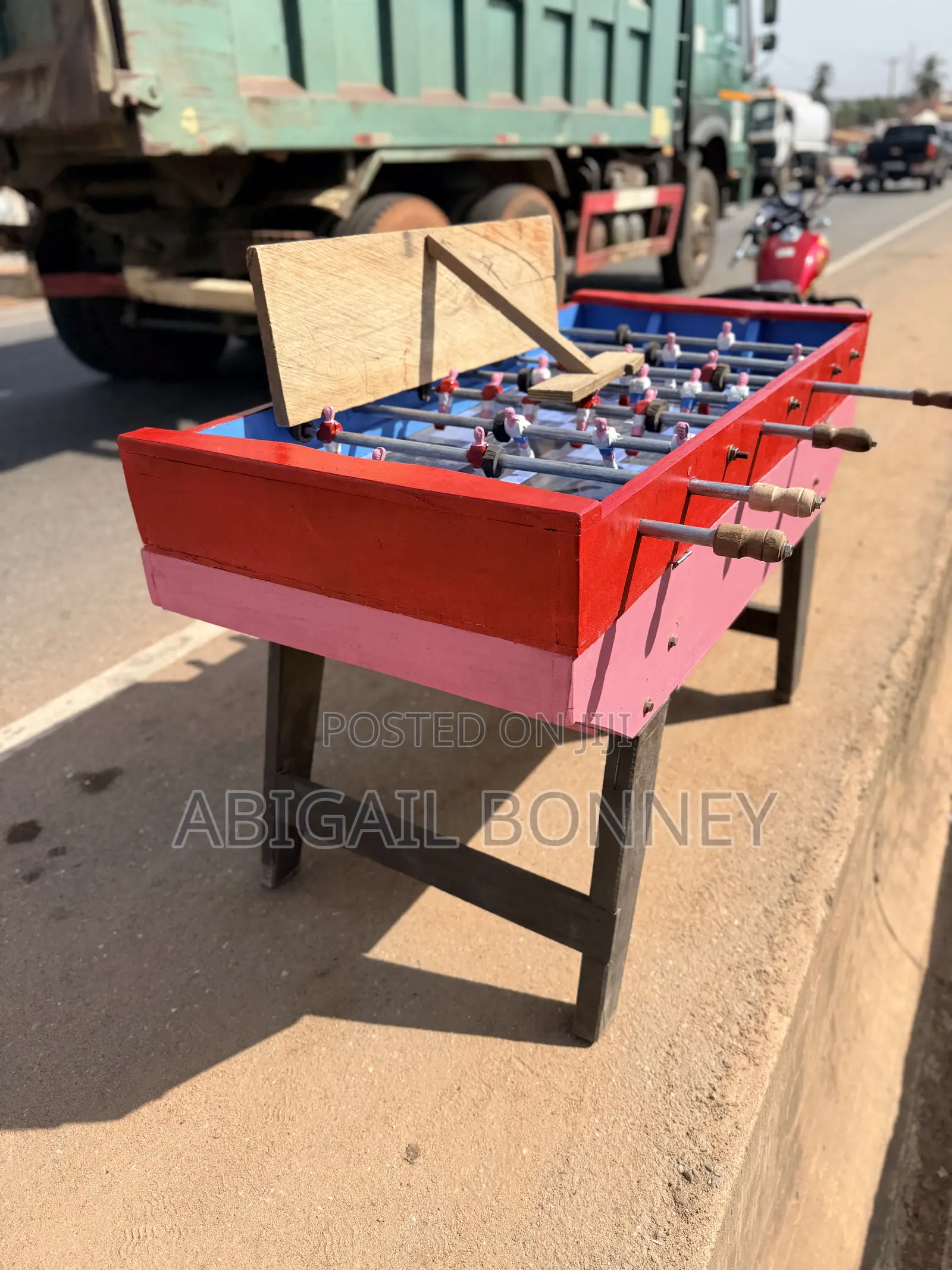 Table Soccer With 5 Balls