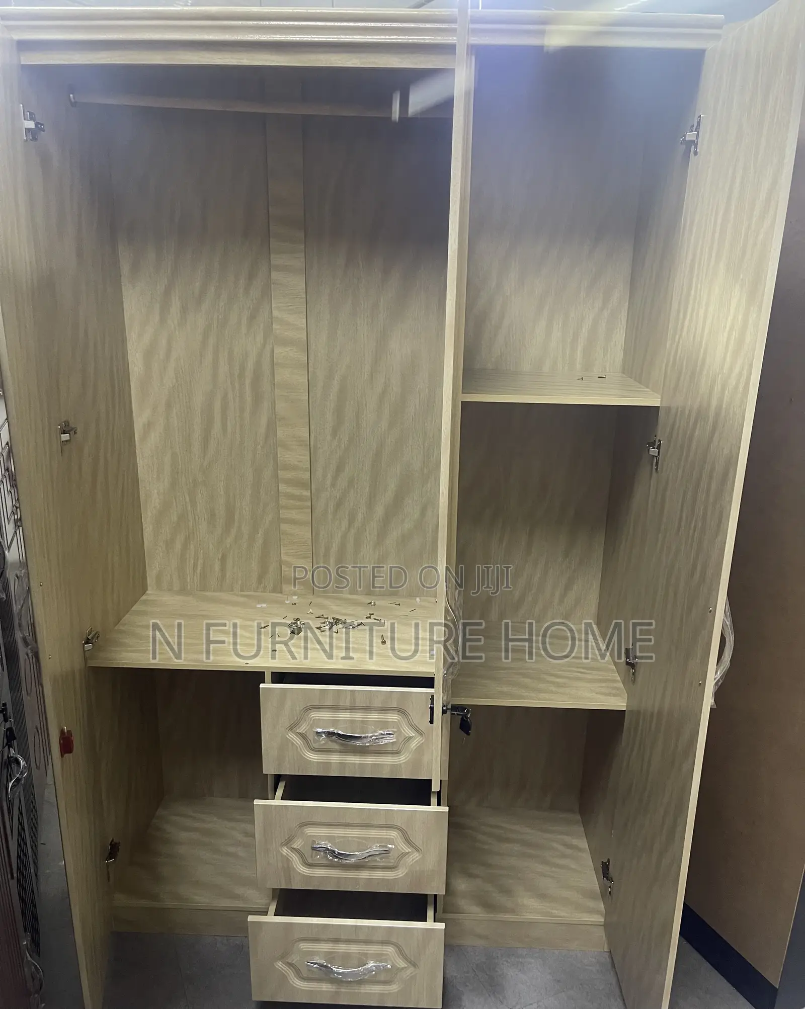 3 Doors Wardrobe (Payment on Delivery)