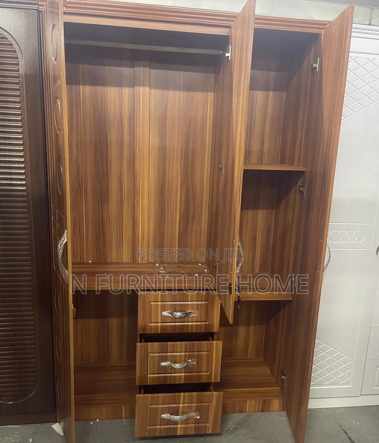 3 Doors Wardrobe (Payment on Delivery)