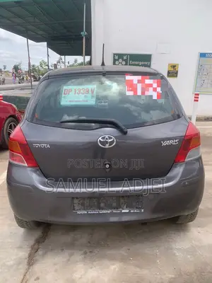 Toyota Yaris 2010 Gray