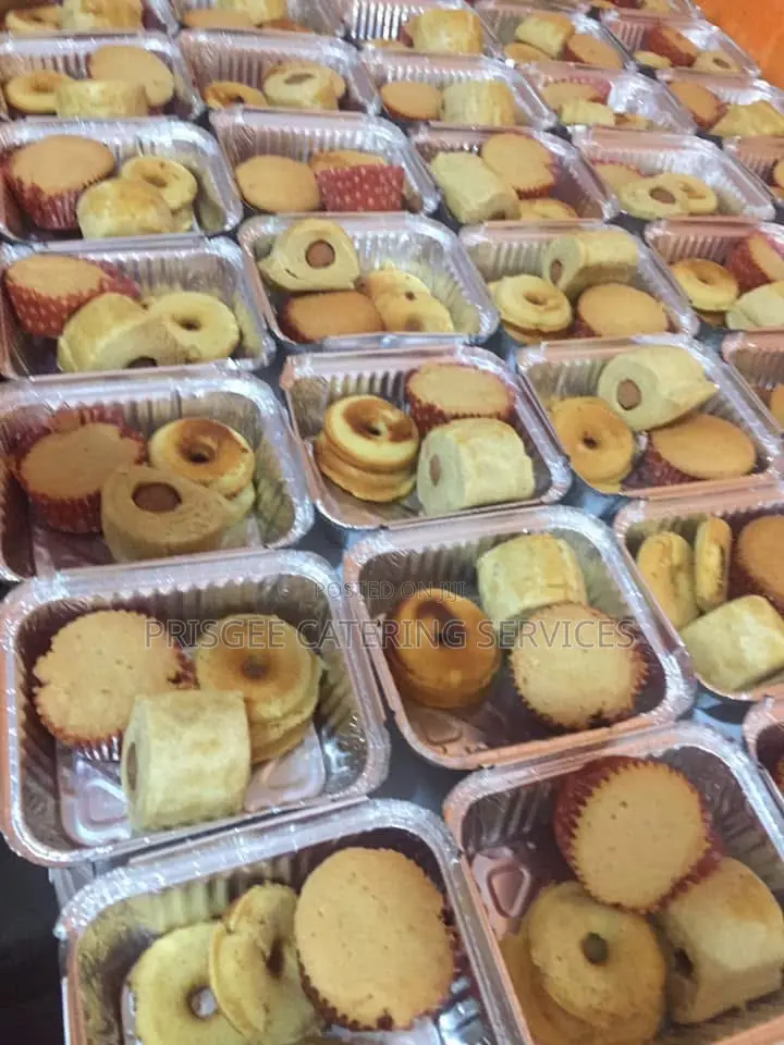 Small Chops,Spring Rolls Samosa ,Pastry Packs ,Bread Rolls Etc