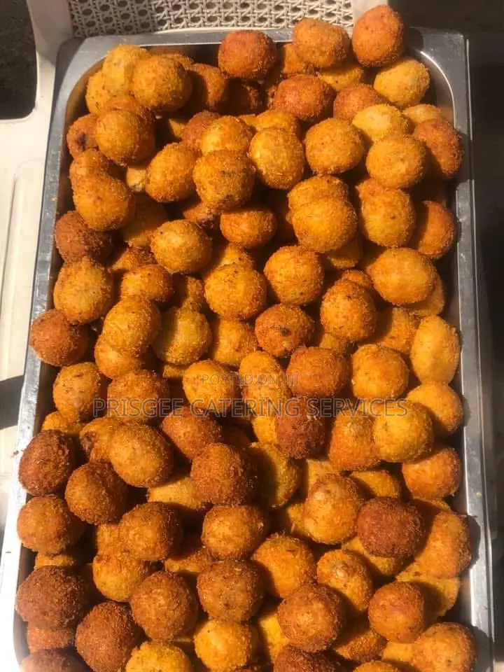 Small Chops,Spring Rolls Samosa ,Pastry Packs ,Bread Rolls Etc