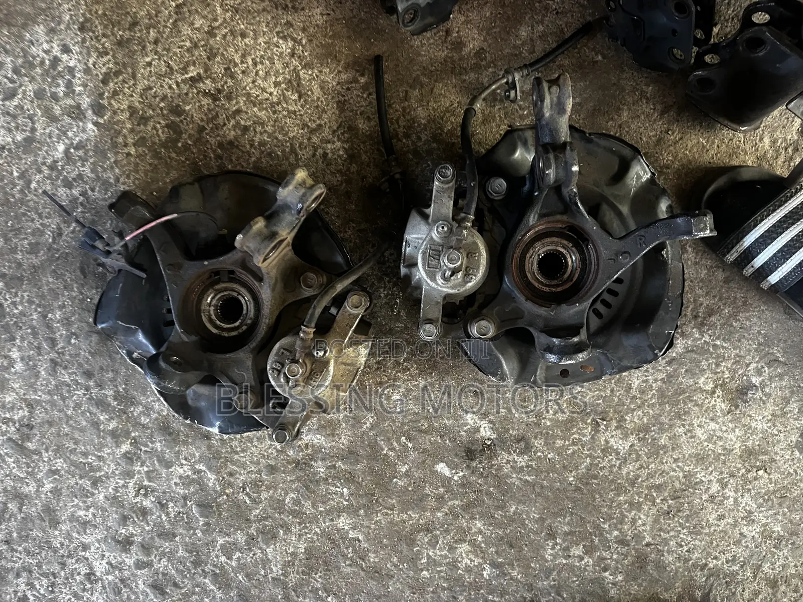 Toyota Vitz Front Hub Complete