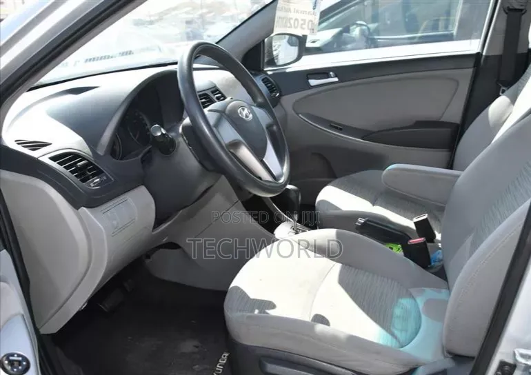 Hyundai Accent GLS 4dr Sedan (1.6L 4cyl 6A) 2015 Gray