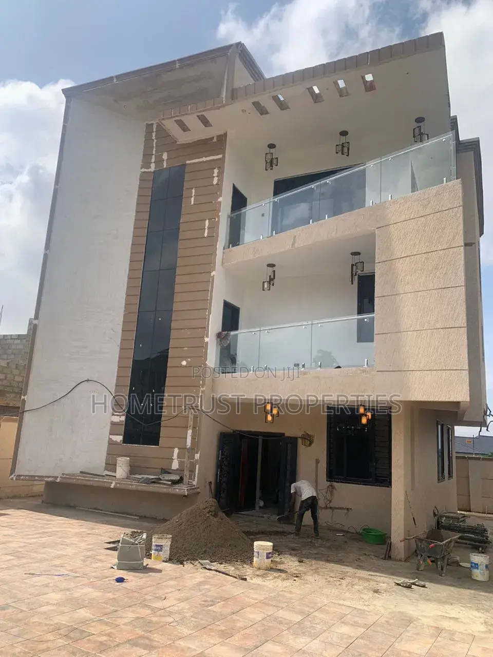 5bdrm Duplex in Kwabenya Acp for sale
